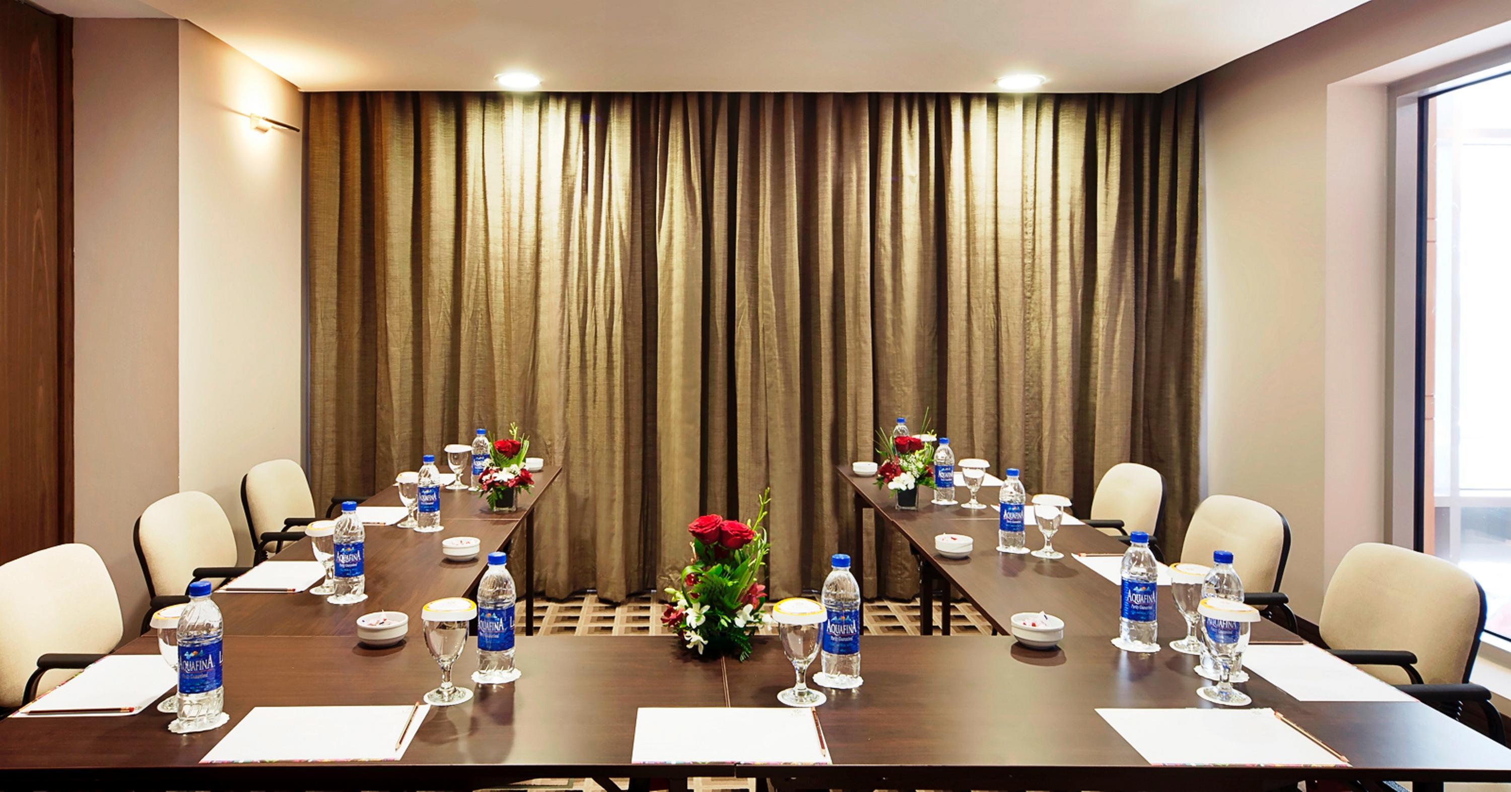 Oaks Liwa Executive Suites Abu Dabi Exterior foto